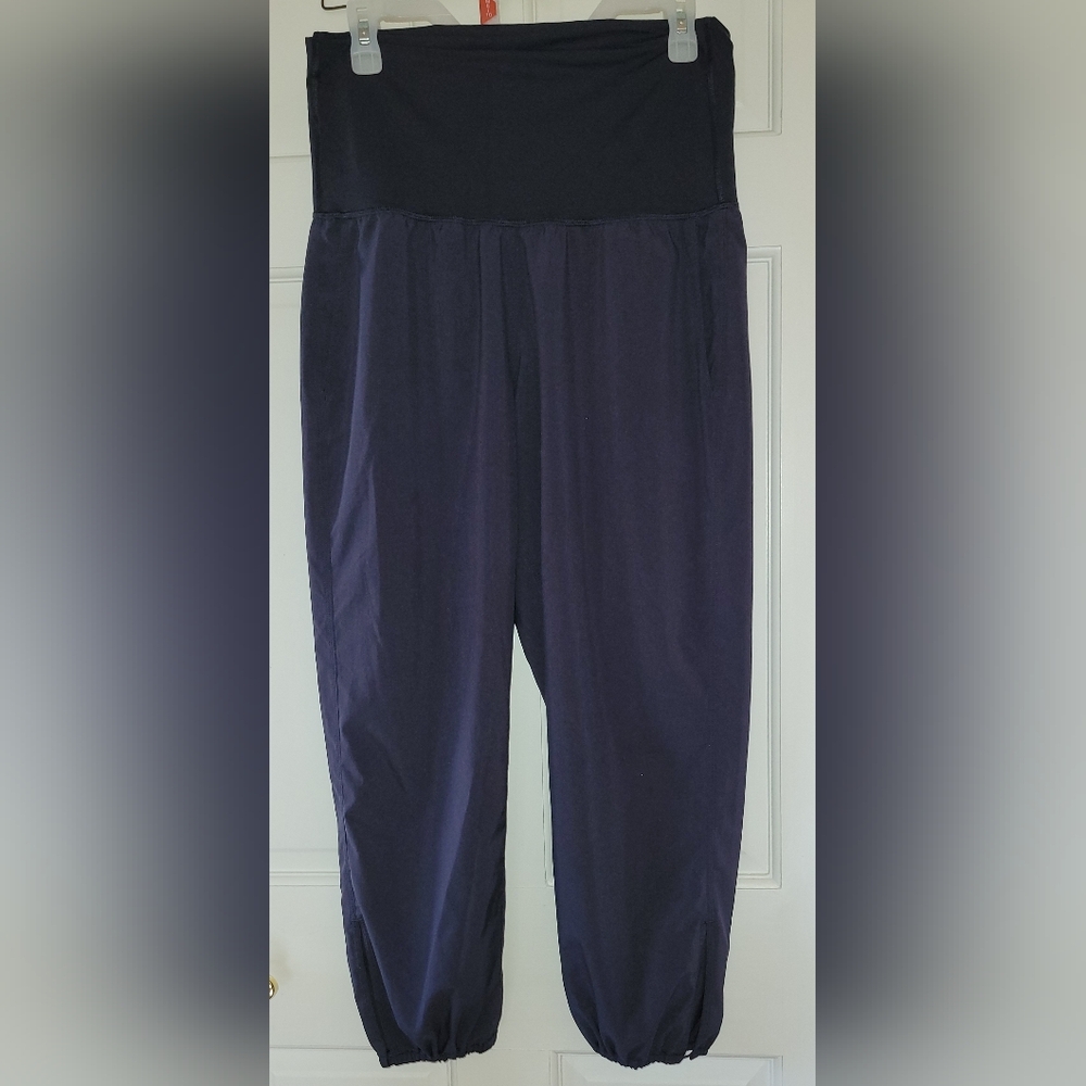 Lululemon- Like New-Astro Baggy Capri Length Yoga Pant.